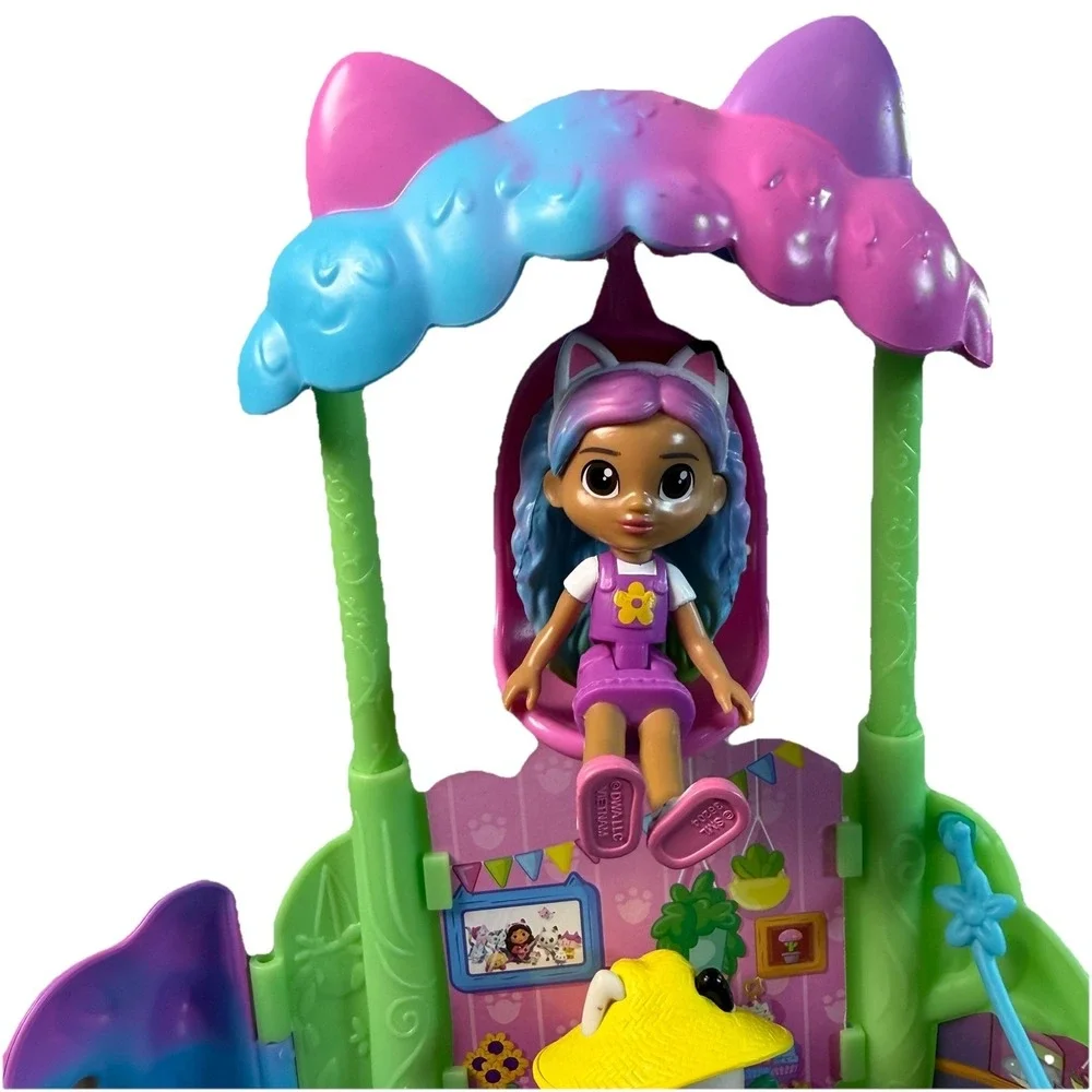 Netflix Gabby's Dollhouse Kitty Fairy's Garden Treehouse Gabby + 2 Figures - Picture 2 of 7